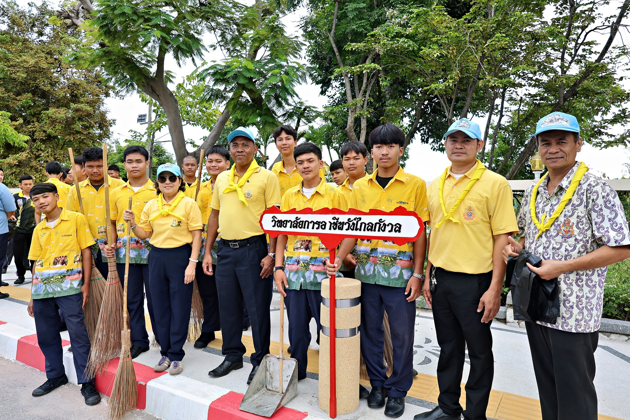 กิจกรรมจิตอาสาพัฒนาทำความสะอาด บริเวณหน้าวังไกลกังวล "วันนวมินทรมหาราช"