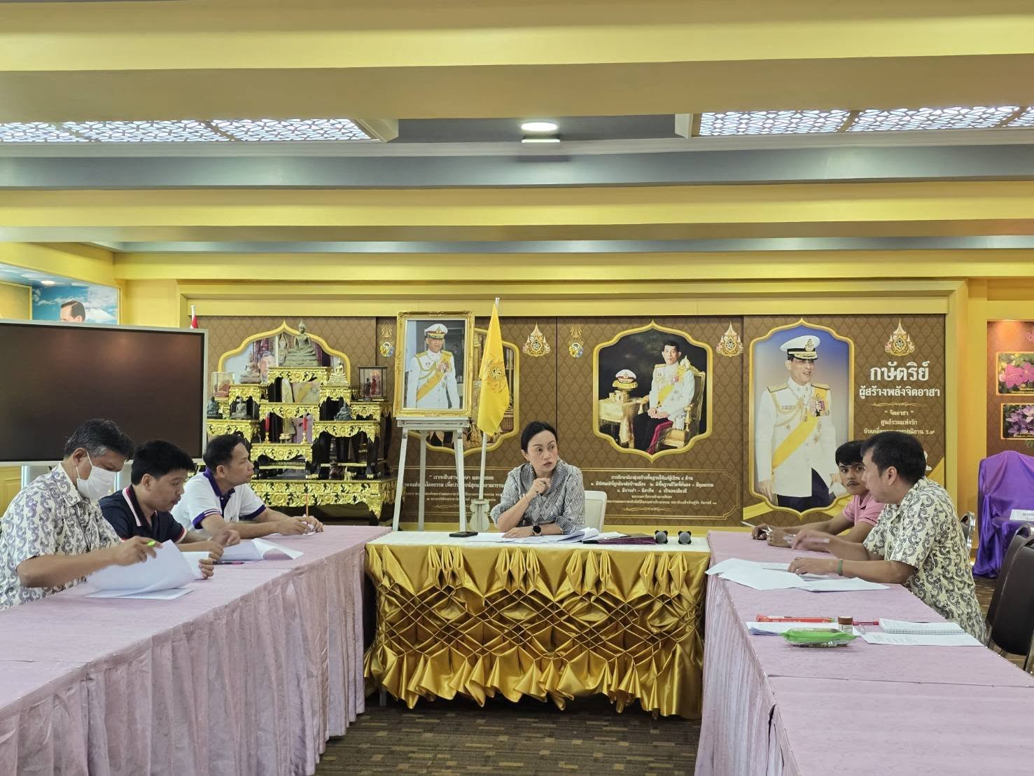 ร่วมเดินทางไปส่งนางนิพาพร ประสานศรี ตำแหน่ง ครู แผนกวิชาการบัญชี ในโอกาสได้ย้ายไปดำรงตำแหน่ง ครู ณ วิทยาลัยเทคนิคประจวบคีรีขันธ์ 