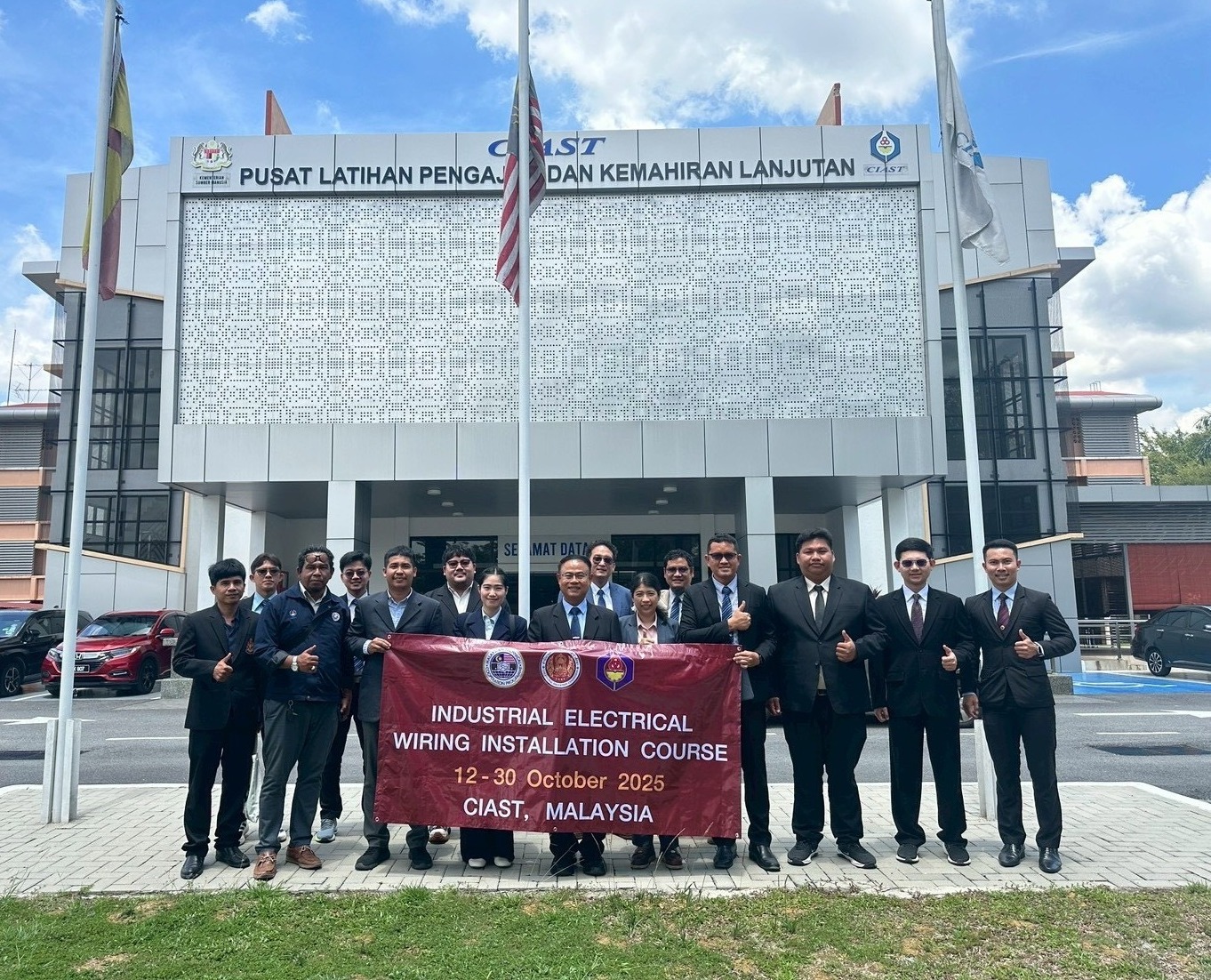 นายประยุทธ เกิดใกล้รุ่ง ครูชำนาญการ แผนกวิชาช่างไฟฟ้ากำลัง เข้ารับการฝึกอบรมปฏิบัติการวิจัยและศึกษาดูงาน หลักสูตร Malaysian Technical Cooperation Programme (MTCP) 2025 : Industrial Electrical Wiring Installation Course