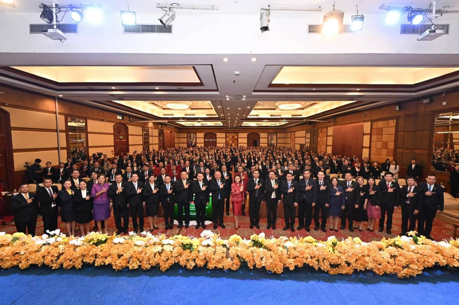 เรียนดีมีคุณธรรม