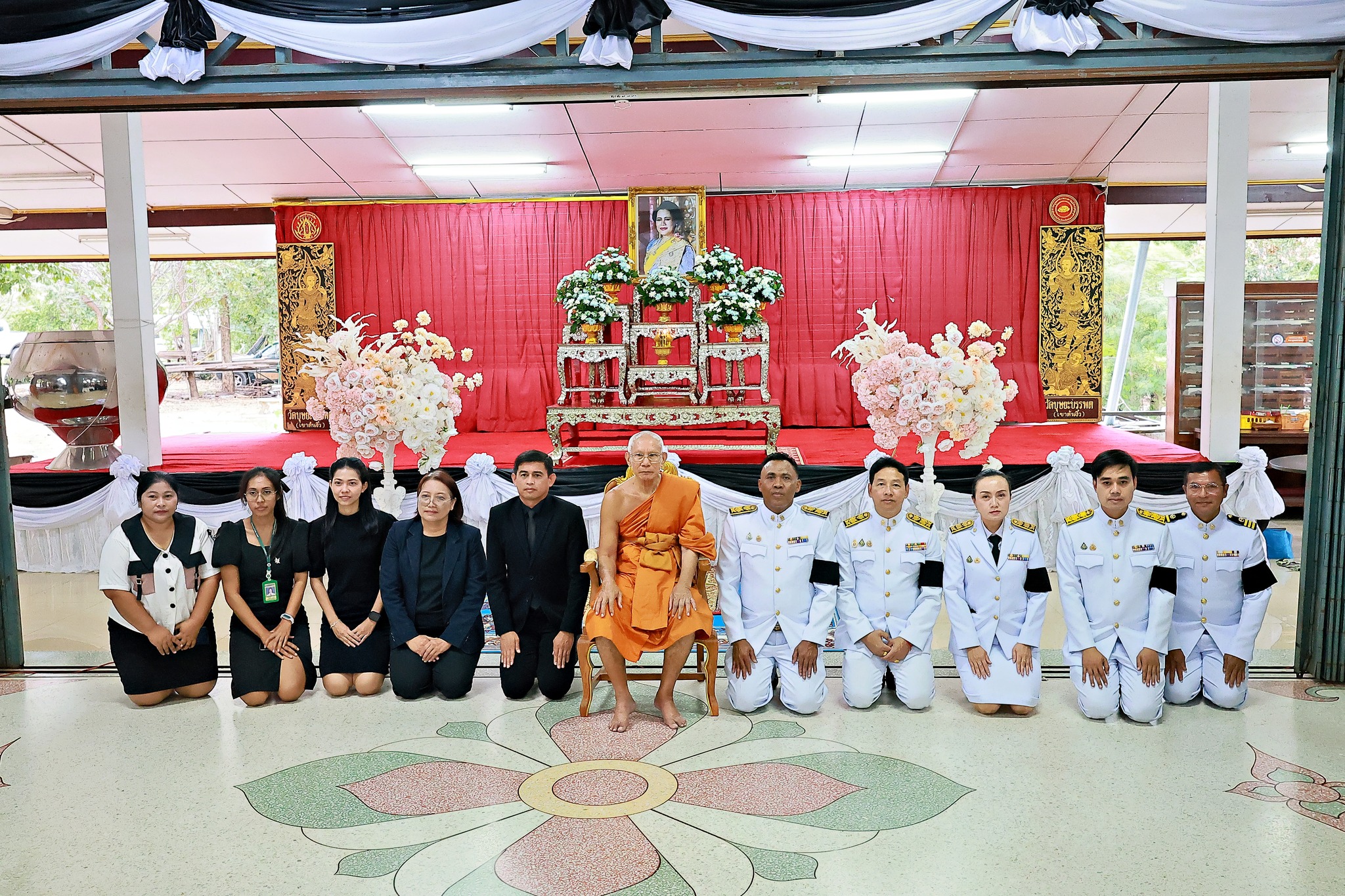 พิธีฟังสวดพระอภิธรรมถวายพระราชกุศลและลงนามถวายความอาลัย แด่สมเด็จพระนางเจ้าสิริกดี์ พระบรมราชินีนาถ พระบรมราชชนนีพันปีหลวง