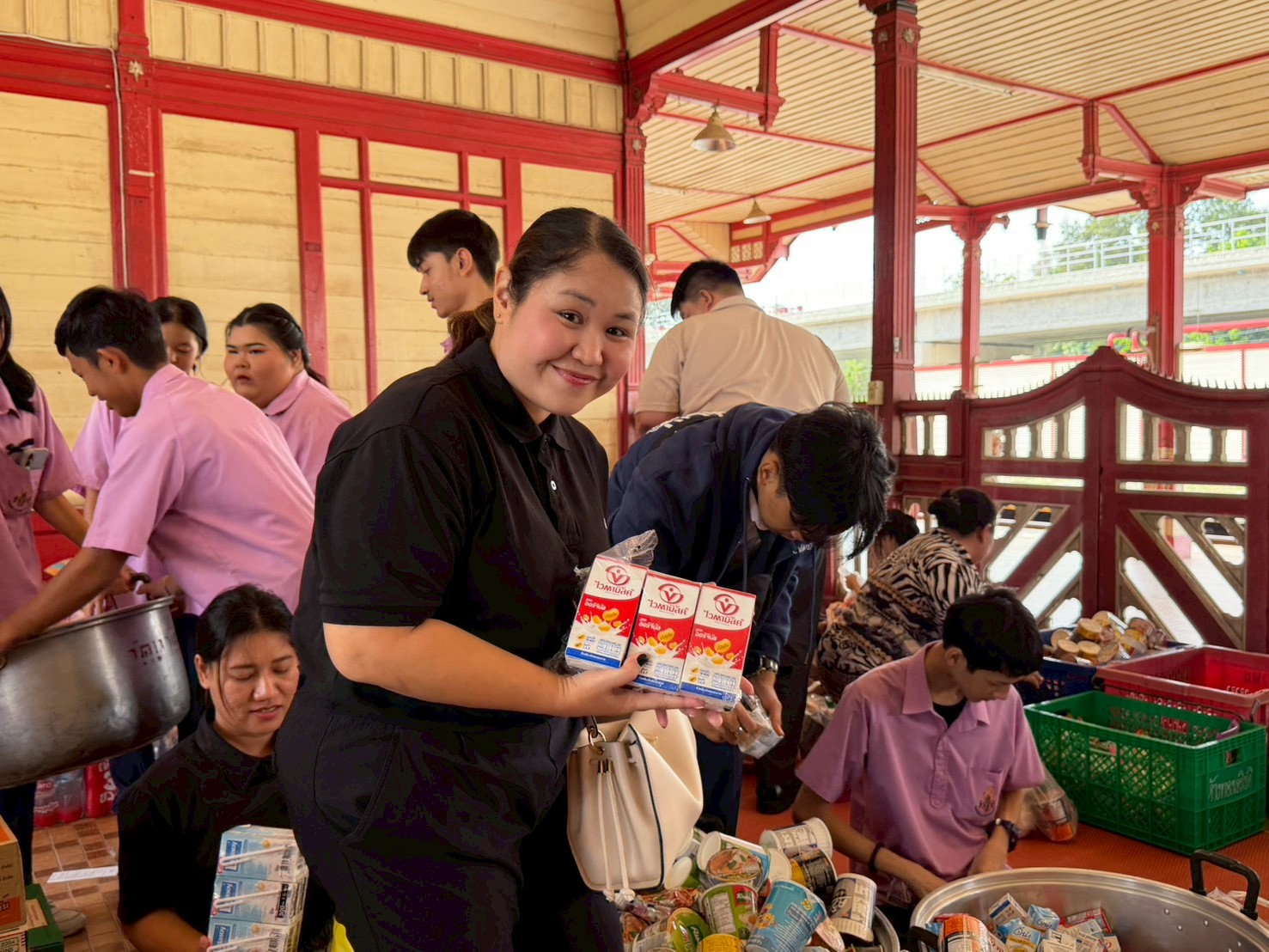 กิจกรรมจิตอาสาเพื่อจัดชุดยังชีพ ช่วยเหลือผู้ประสบอุทกภัยในพื้นที่อำเภอหาดใหญ่ จังหวัดสงขลา