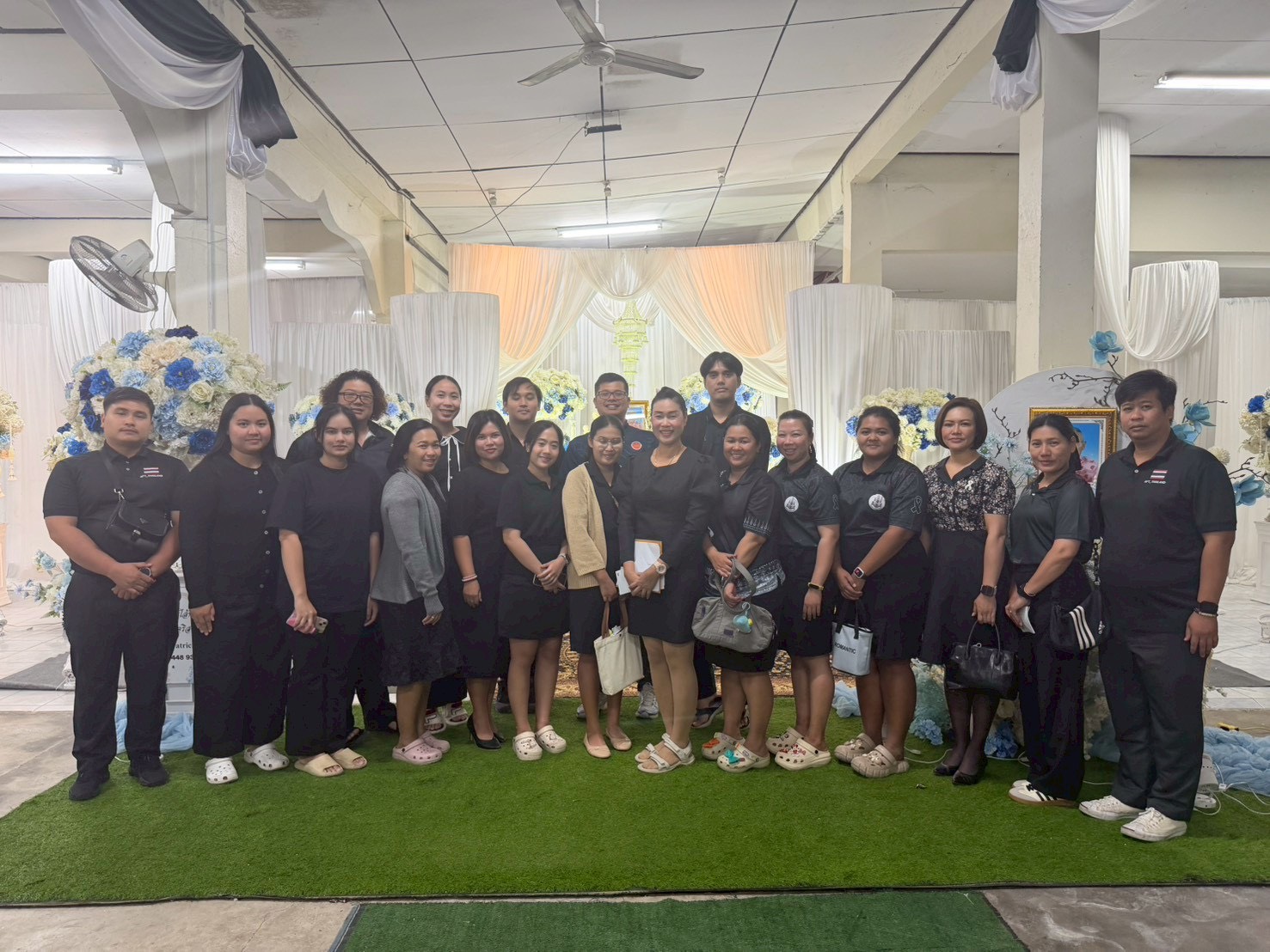 ร่วมเป็นเจ้าภาพในพิธีสวดพระอภิธรรมศพ คุณพ่อสนั่น ยิ่งยง บิดาของ คุณครูนุชนารถ ยิ่งยง ครูแผนกวิชาการบัญชี เพื่อแสดงความอาลัยและร่วมไว้อาลัยอย่างสุดซึ้ง