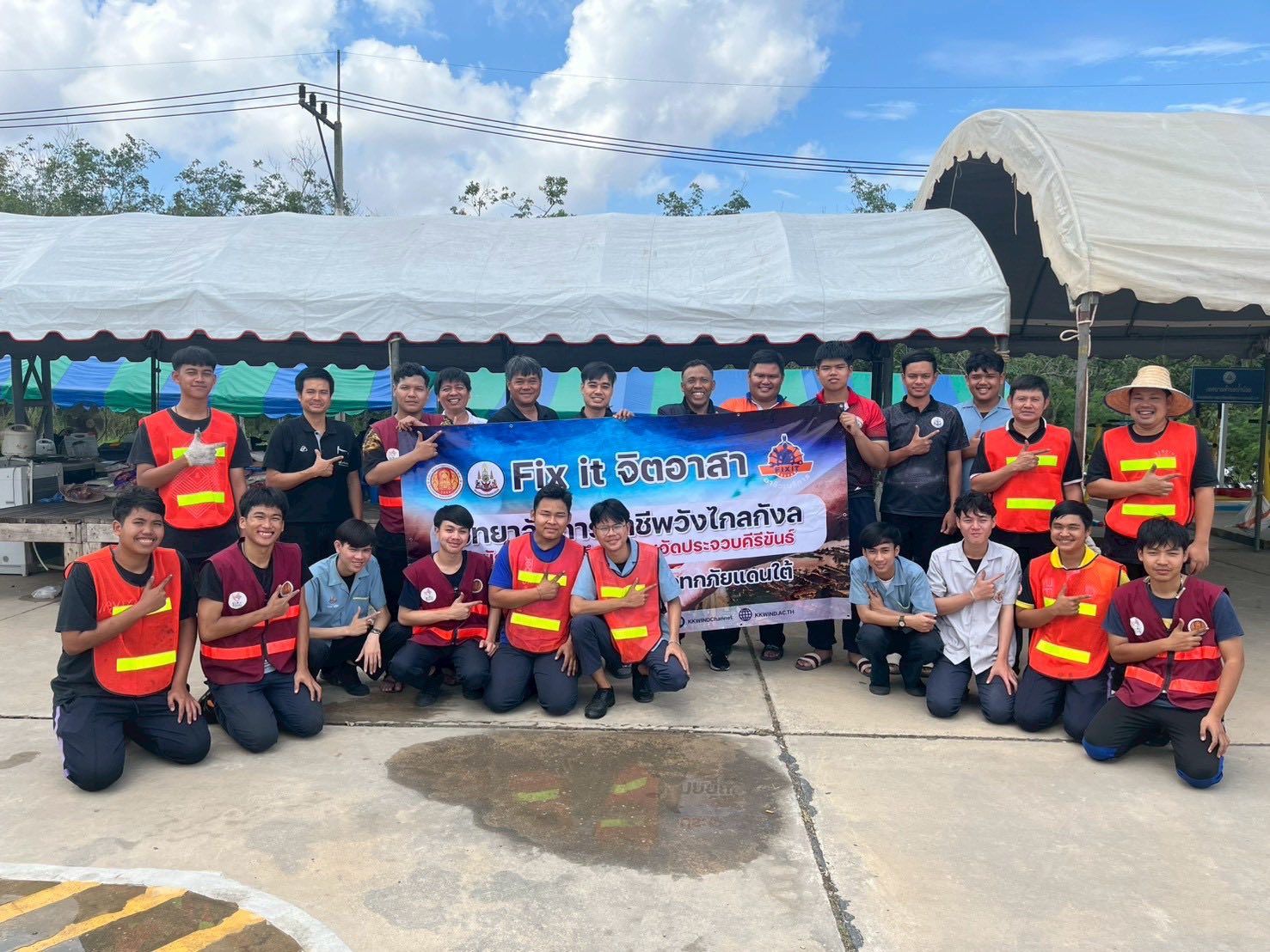 โครงการอาชีวะอาสา Fix It Centerวิทยาลัยการอาชีพวังไกลกังวลลงพื้นที่ช่วยเหลือผู้ประสบภัยน้ำจังหวัด สงขลาท่วม