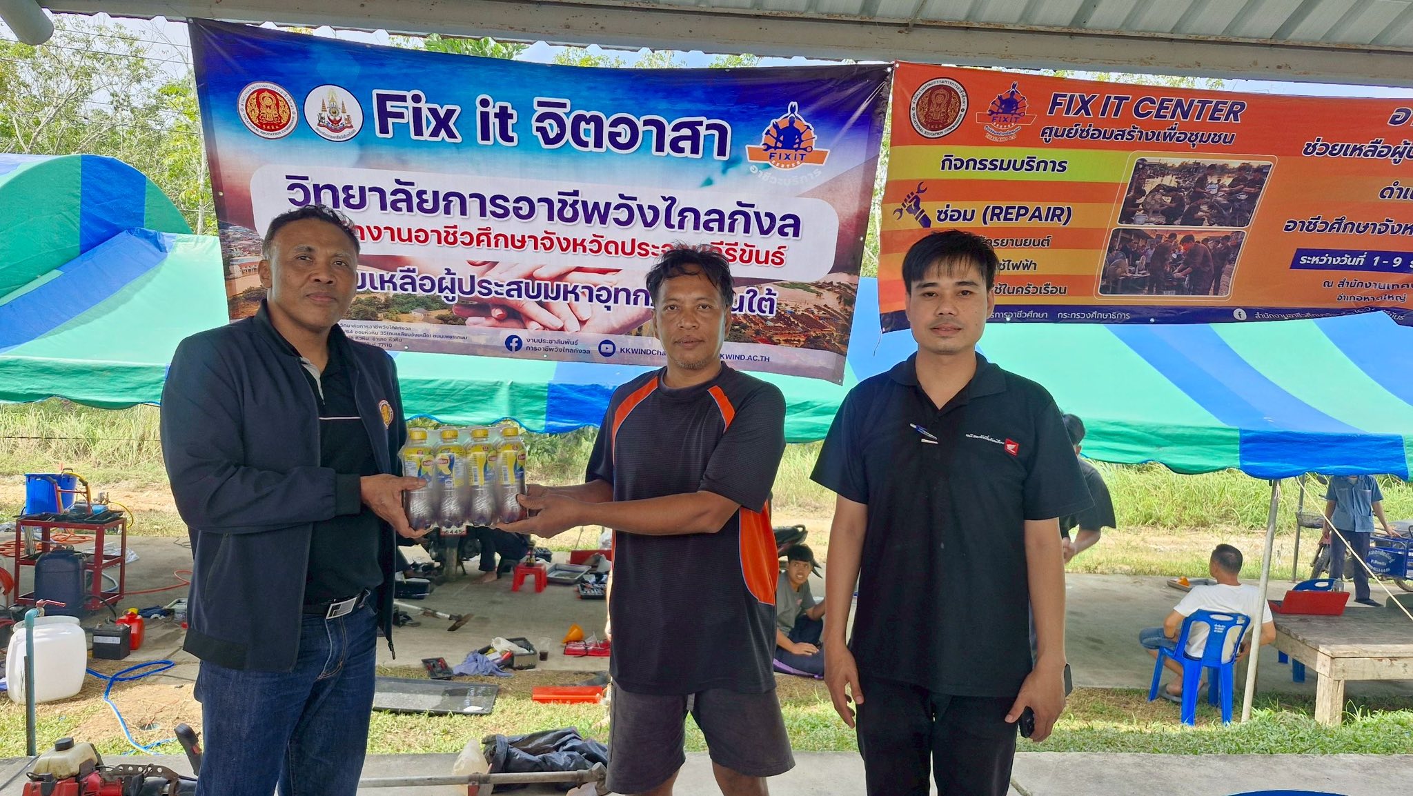 โครงการอาชีวะอาสา Fix It Center วิทยาลัยการอาชีพวังไกลกังวลลงพื้นที่ช่วยเหลือผู้ประสบภัยน้ำท่วม จังหวัด สงขลา