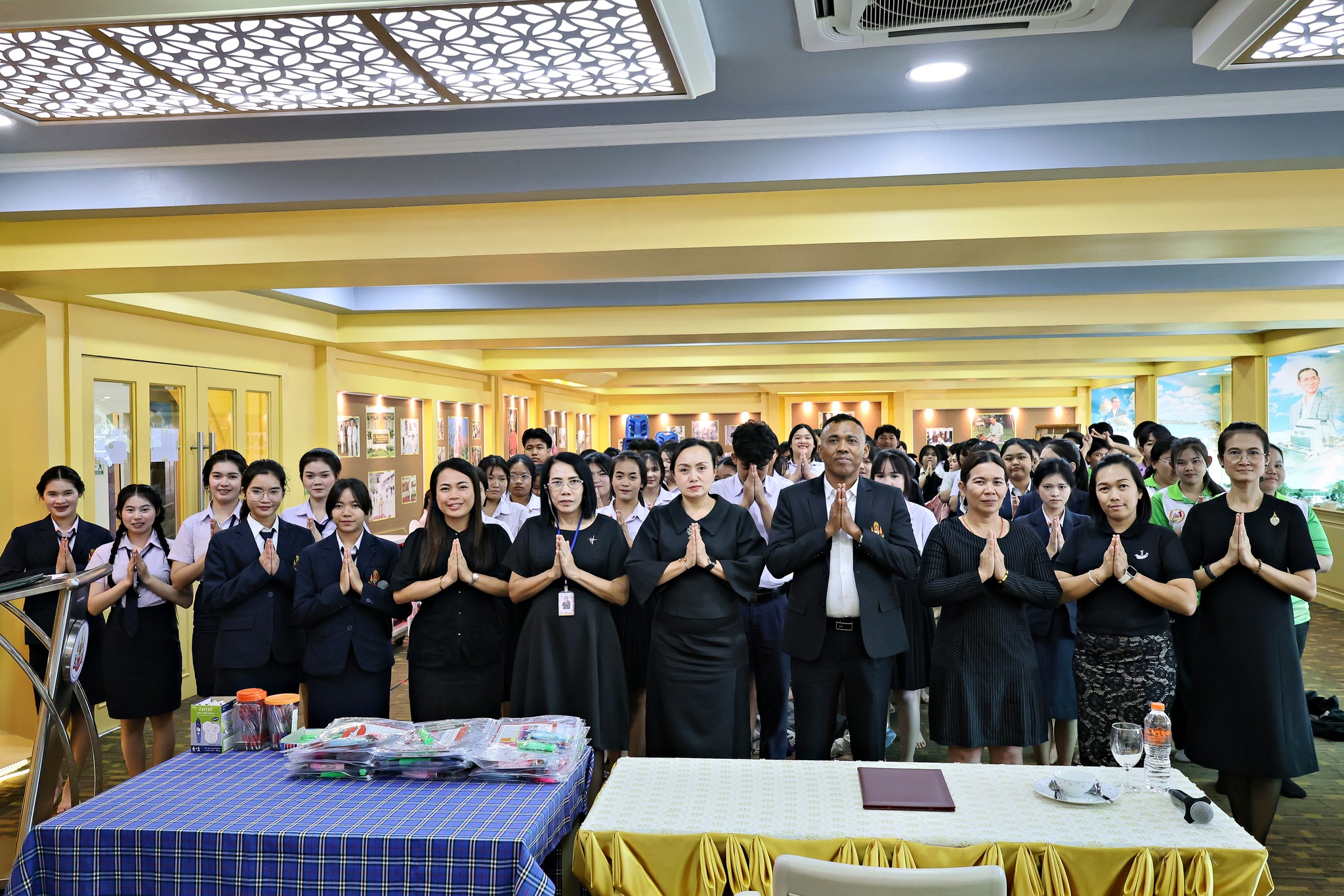 ชมรมวิชาชีพการตลาดและธุรกิจค้าปลีก ดำเนินการจัดโครงการมารยาทงาม "ตามแบบ Marketing" และโครงการเด็กวังสร้างชาติ "การตลาดไม่โกง"