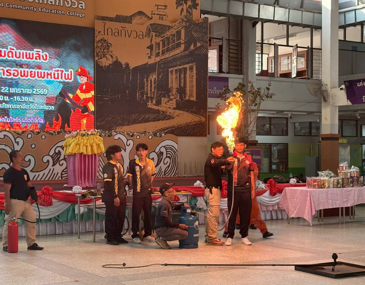 ชมรมวิชาชีพเทคโนโลยีธุรกิจดิจิทัล จัดโครงการฝึกอบรมดับเพลิงเบื้องต้นและการอพยพหนีไฟ