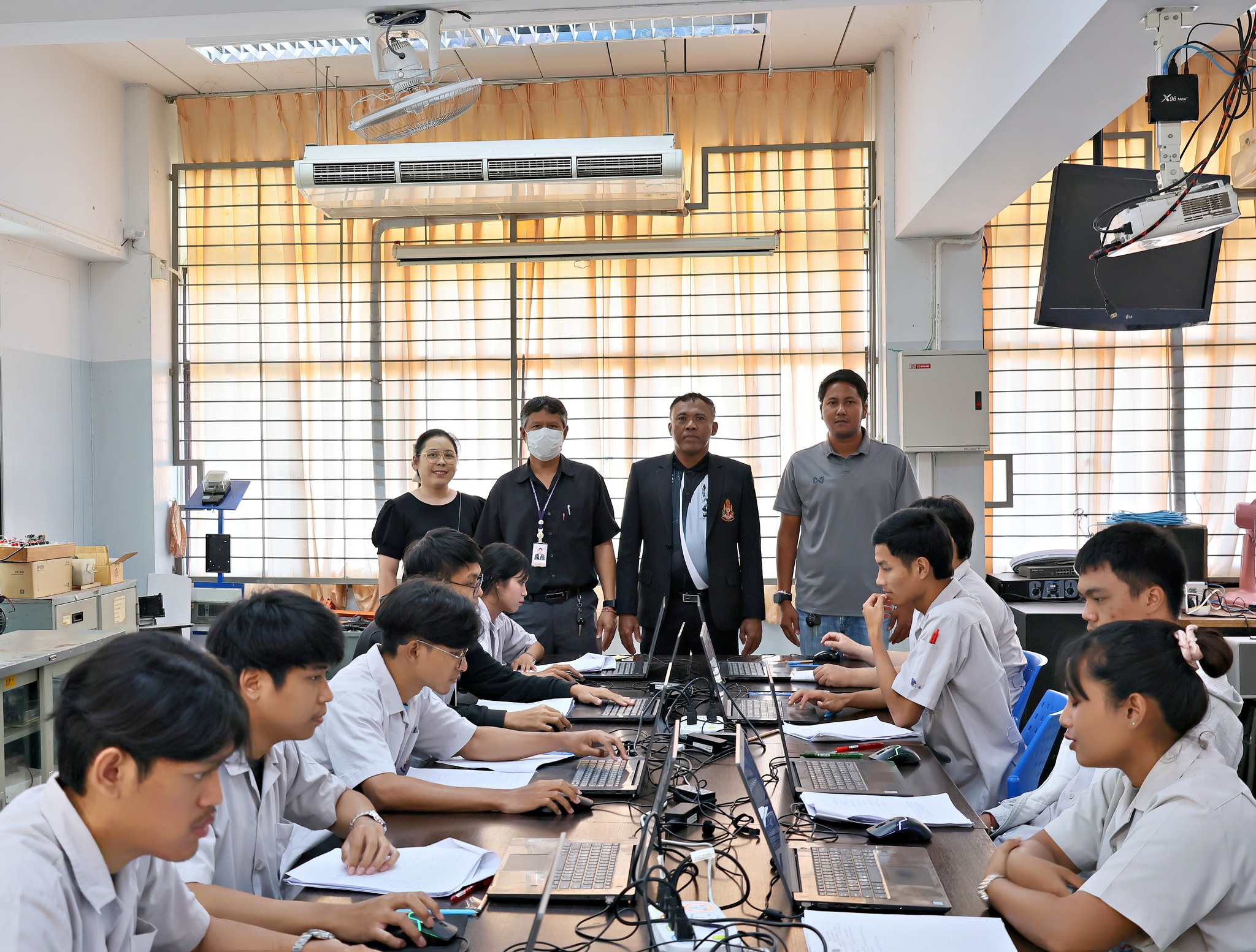 แผนกวิชาช่างยนต์และแผนกวิชาช่างไฟฟ้ากำลัง ดำเนินการจัดสอบประเมินมาตรฐานวิชาชีพ ระดับประกาศนียบัตรวิชาชีพ (ปวช.) และระดับประกาศนียบัตรวิชาชีพชั้นสูง (ปวส.) 