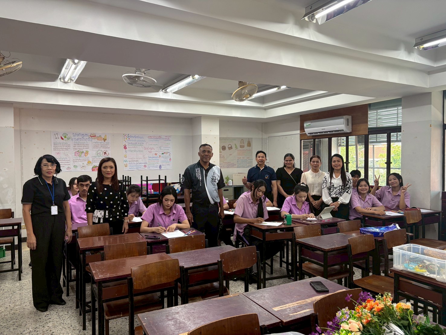 เข้าตรวจเยี่ยมการจัดการเรียนการสอน ในการเปิดรายวิชาหลักสูตรวิชาชีพระยะสั้น ภาคเรียนฤดูร้อน