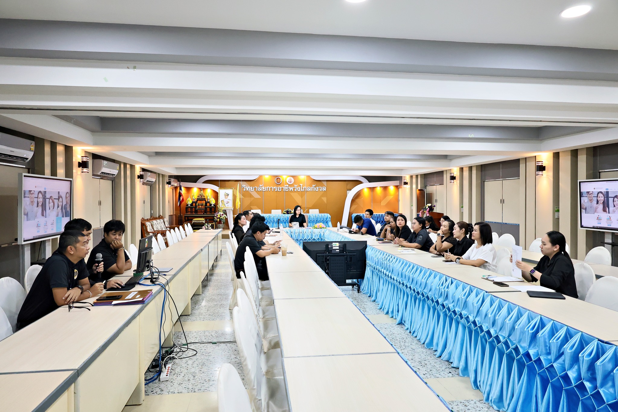 การประชุมคณะคณะกรรมการโครงการการติดตามภาวการณ์มีงานทำและการศึกษาต่อของผู้สำเร็จการศึกษาอาชีวศึกษา ปีการศึกษา2568 เข้าสู่ตลาดแรงงาน ประจำปี 2569